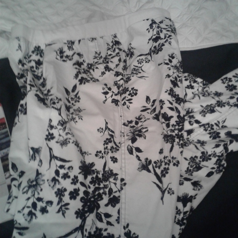 White jeans/pants